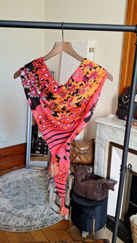 Foulard carré avec pompons rose