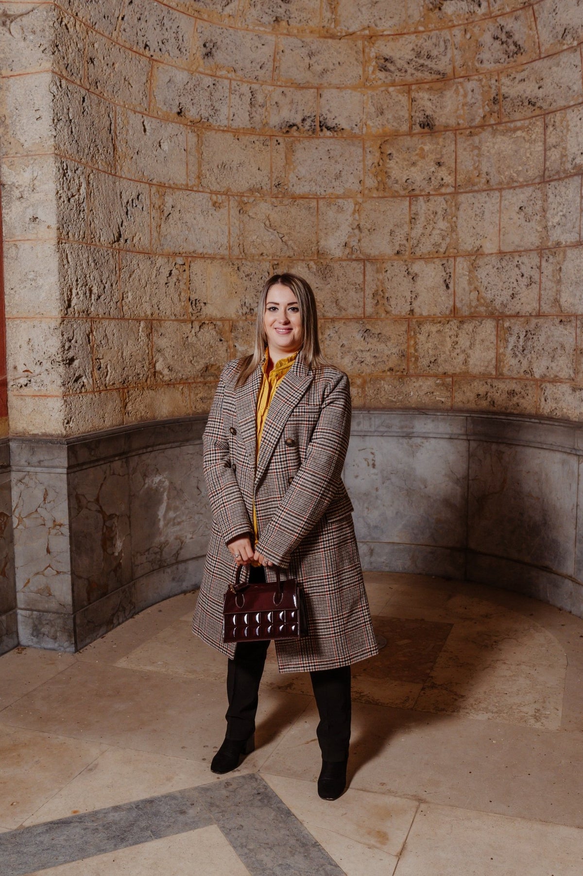 Manteau à carreaux femme pour look automne élégant