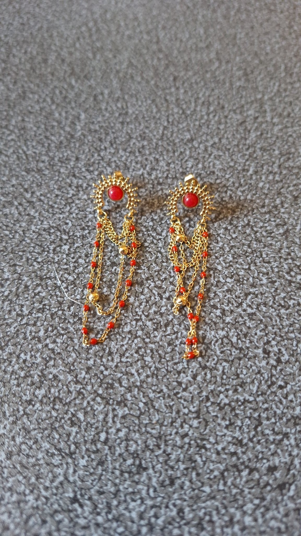 Boucles d’oreilles pendantes rouges